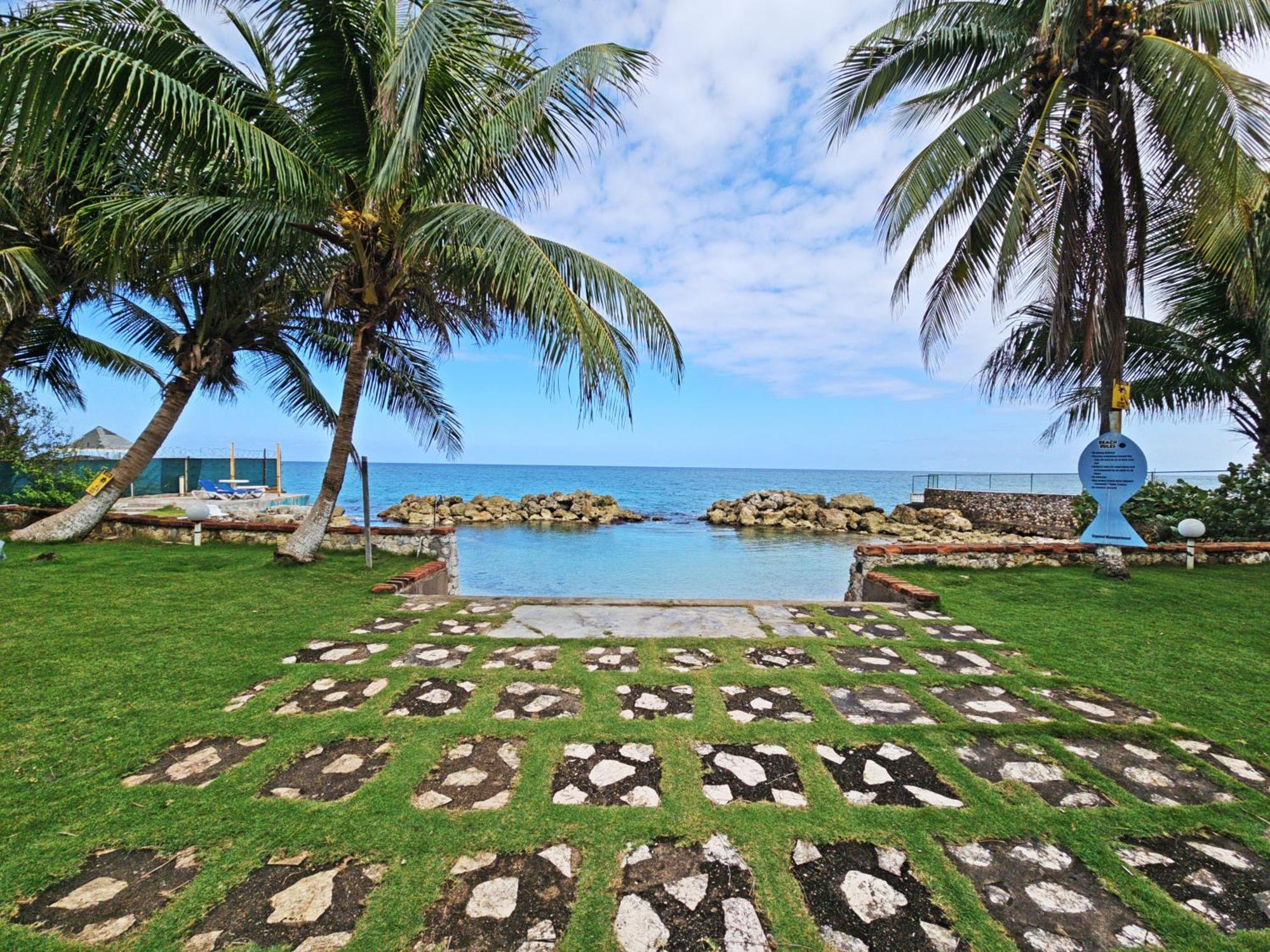 Chrisanns Paradise Suite By The Ocean - Apt#9 Ocho Rios Exterior photo